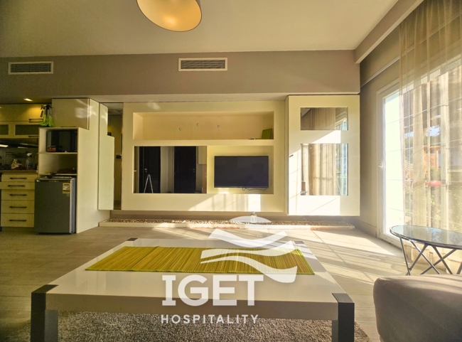 Image of 1BR Studio with Outdoor Dining | Mountain View