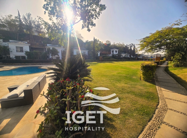 Image of 1BR Studio with Outdoor Dining | Mountain View