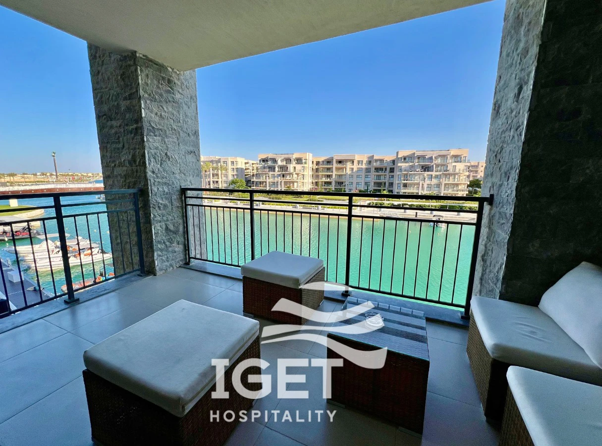 Studio direct on Canal