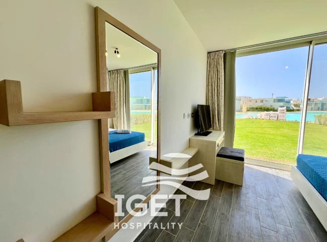 Image of ground-floor chalet direct lagoon view in Fouka Bay